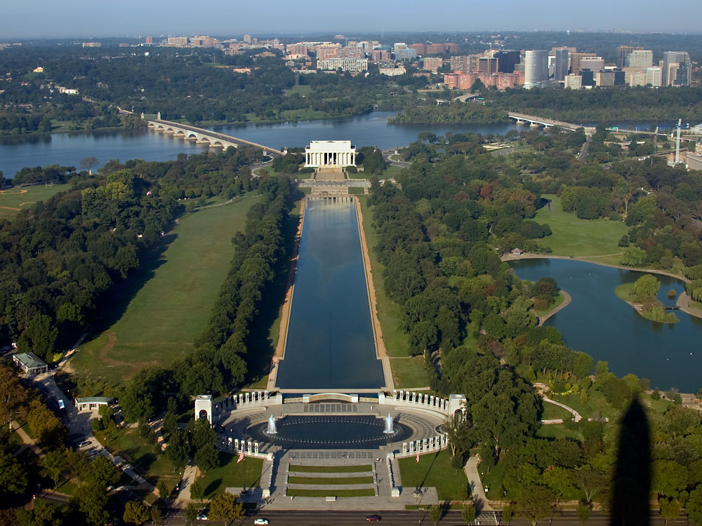 Aerial view of the Lincoln Memorial and National World War II Memorial in Washington, D.C., as viewed from the Washington Monument. (Carol M. Highsmith's America, Library of Congress, Prints and Photographs Division)