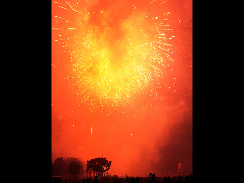 Fireworks light the night sky above the National Mall's World War II Memorial and Washington Monument at the conclusion of the U.S. Air Force Band Performance on July 4. (U.S. Air Force photo/ Staff Sgt. Nichelle Anderson)